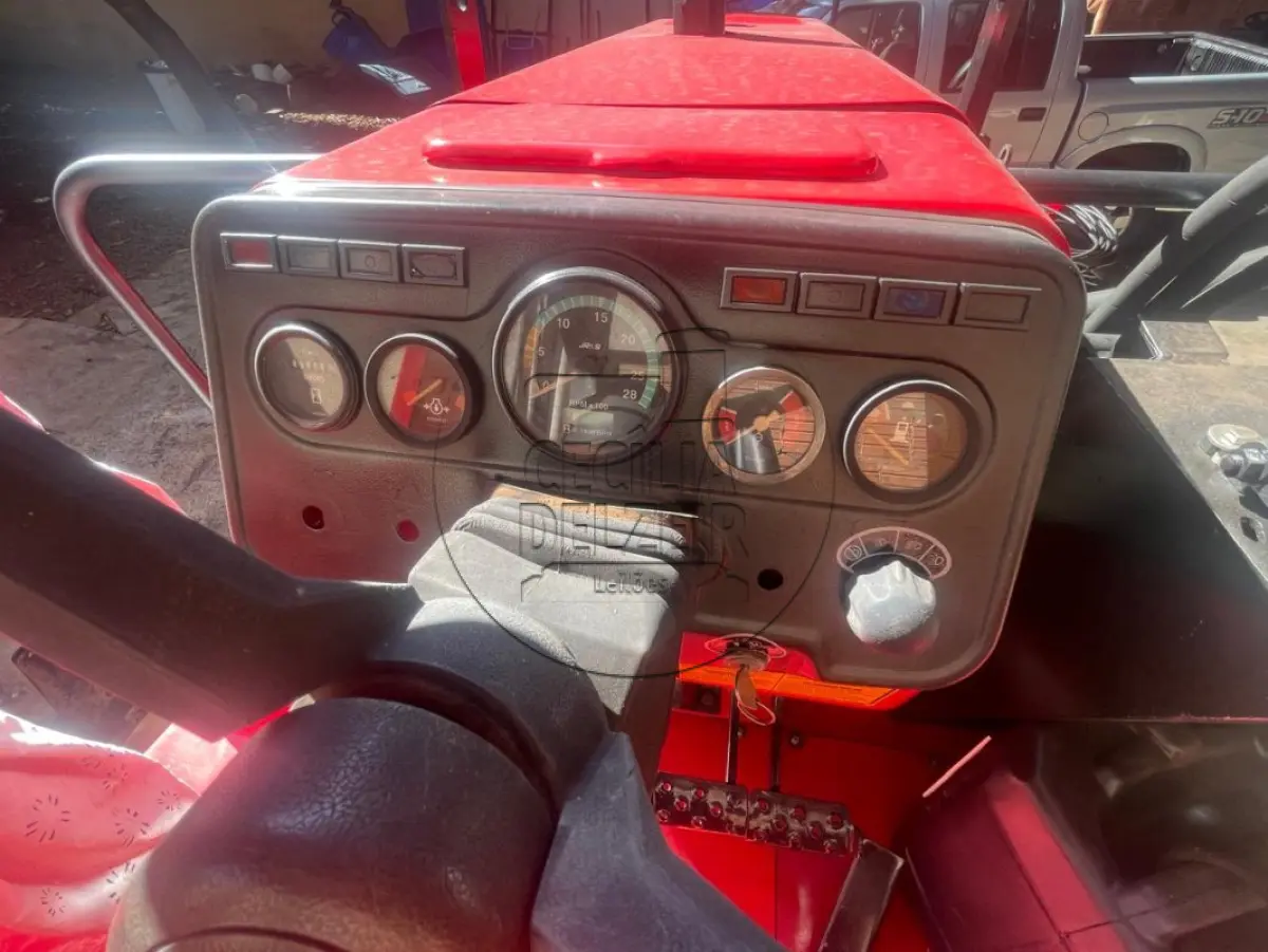 LOTE 006 - MASSEY FERGUSON 650