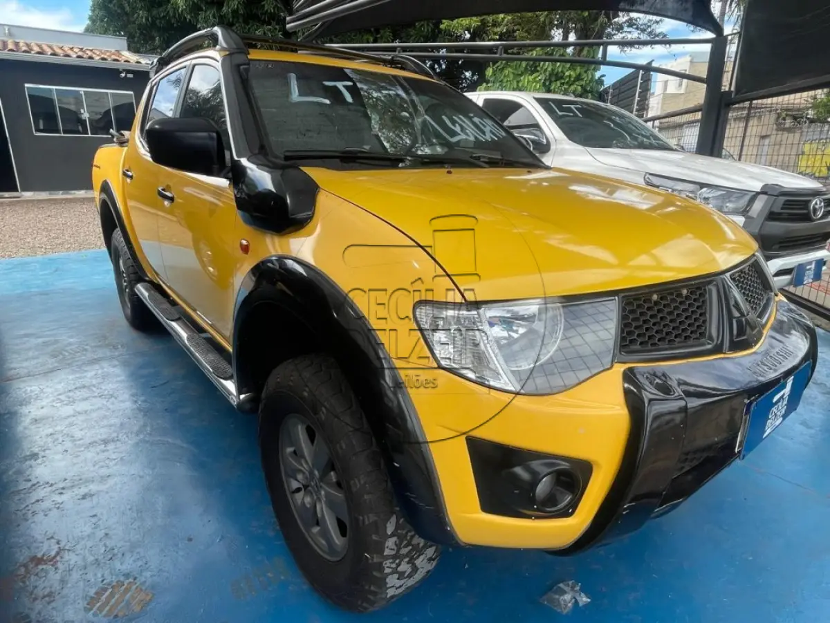 LOTE 009 - MITSUBISHI L200 TRITON SAVANA 3.2 CD TBI
