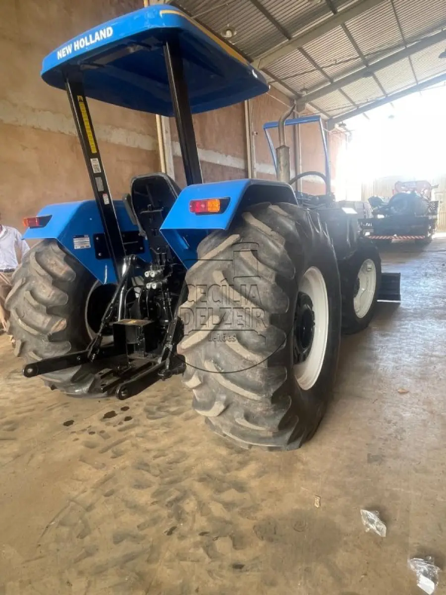LOTE 014 - NEW HOLLAND 7630