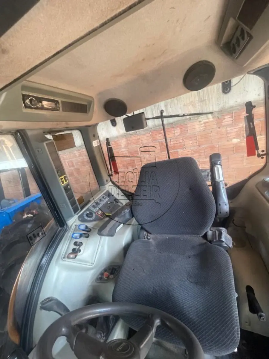 LOTE 005 - VALTRA BH 194