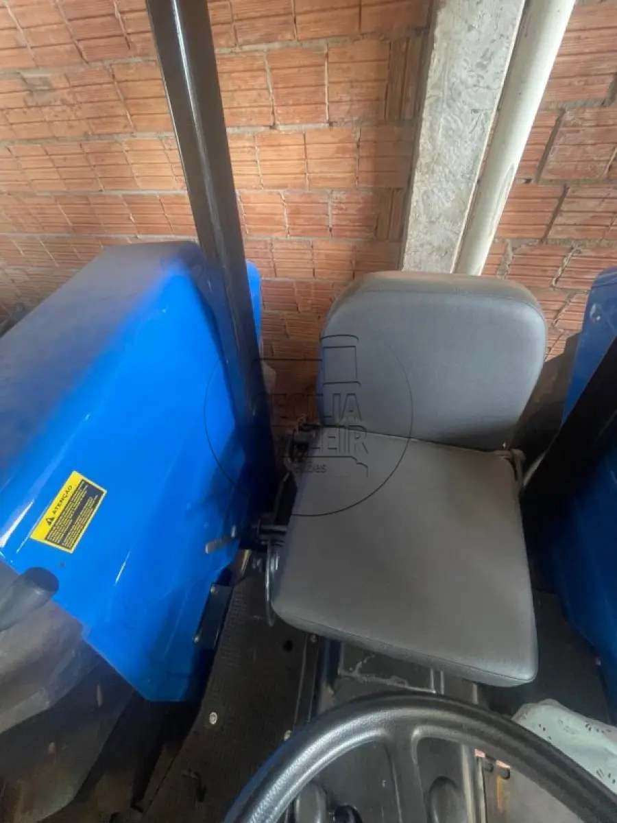 LOTE 002 - TRATOR NEW HOLLAND 7630