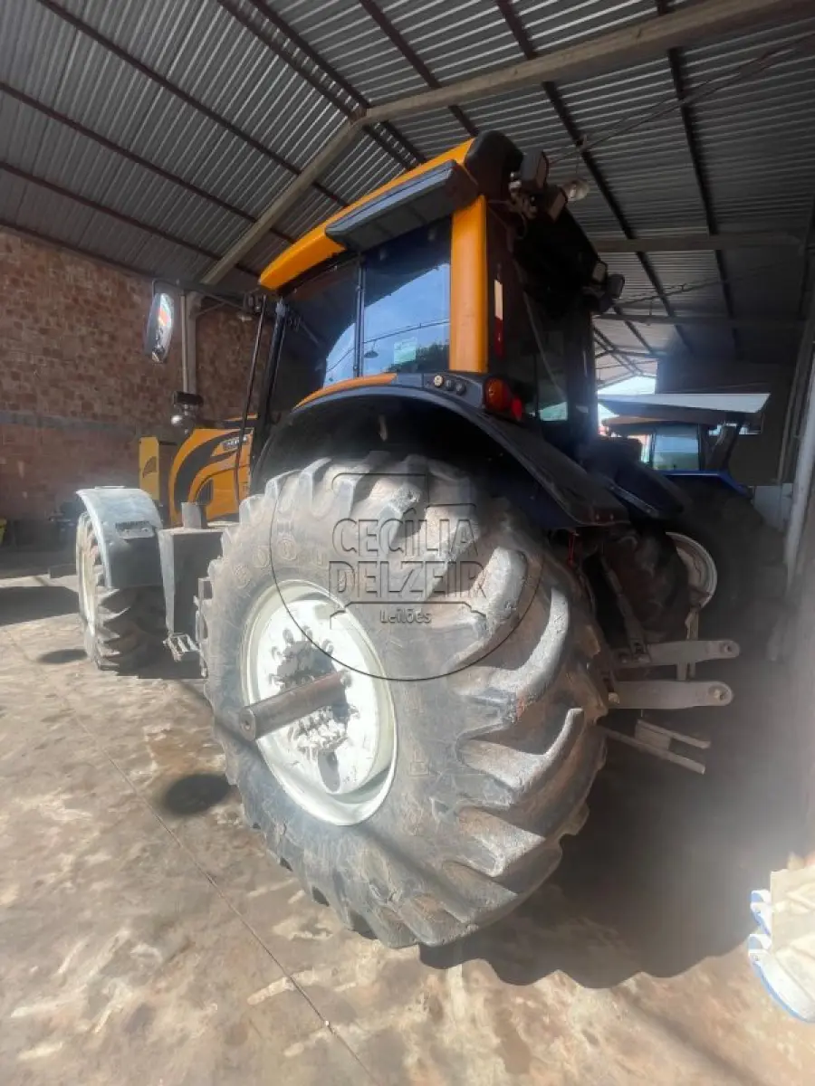 LOTE 005 - VALTRA BH 194