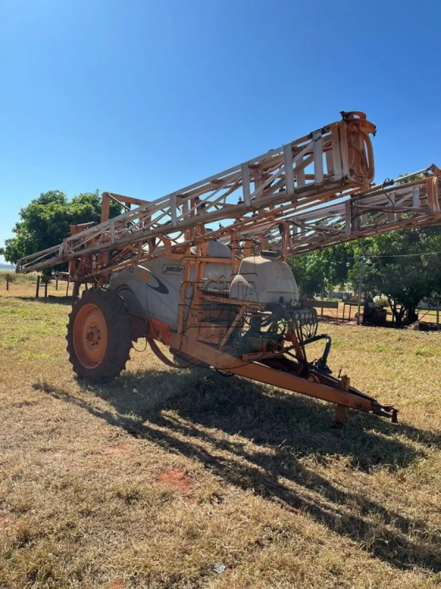LOTE 016 - PULVERIZADOR JACTO 3000 LITROS
