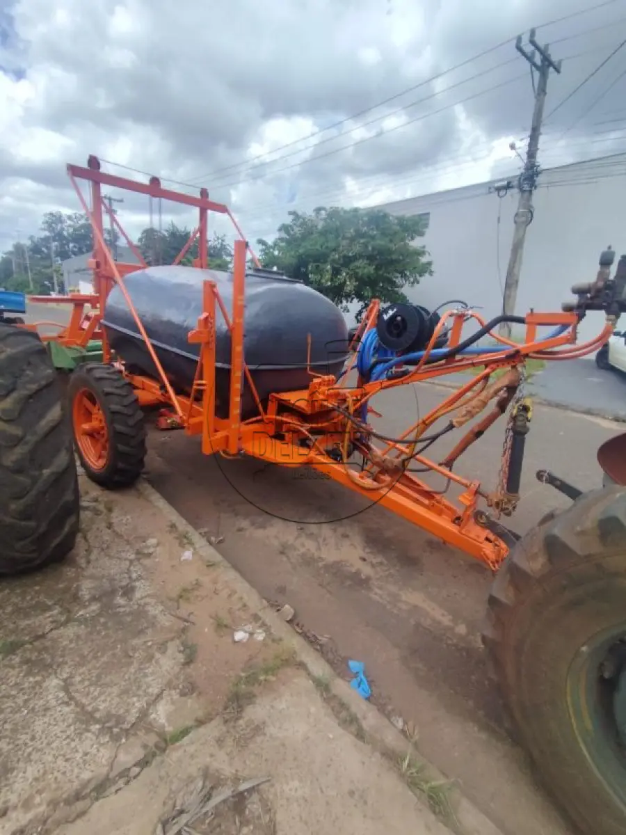 LOTE 020 - PULVERIZADOR JACTO 2000 LITROS
