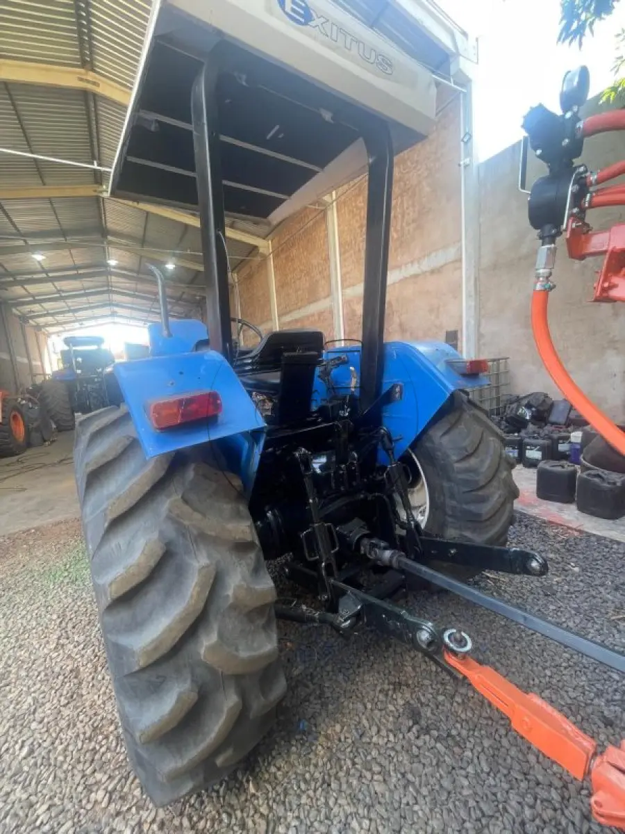 LOTE 008 - NEW HOLLAND TL 75 E