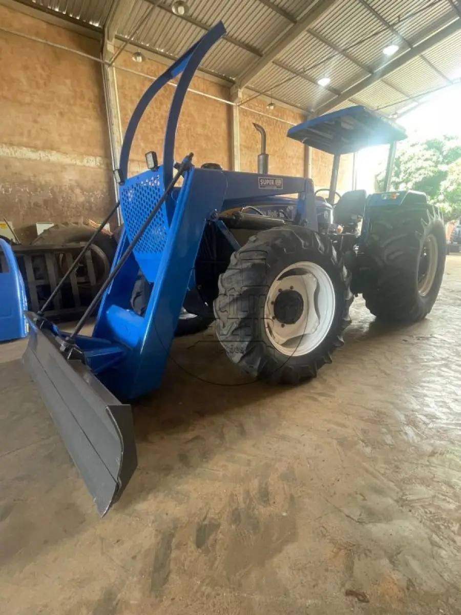 LOTE 014 - NEW HOLLAND 7630