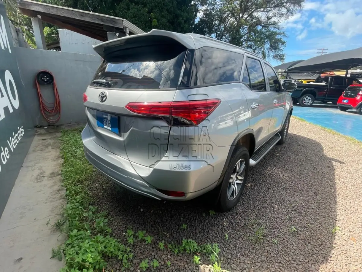 LOTE 007 - I/TOYOTA HILUX SWSRVA2HF