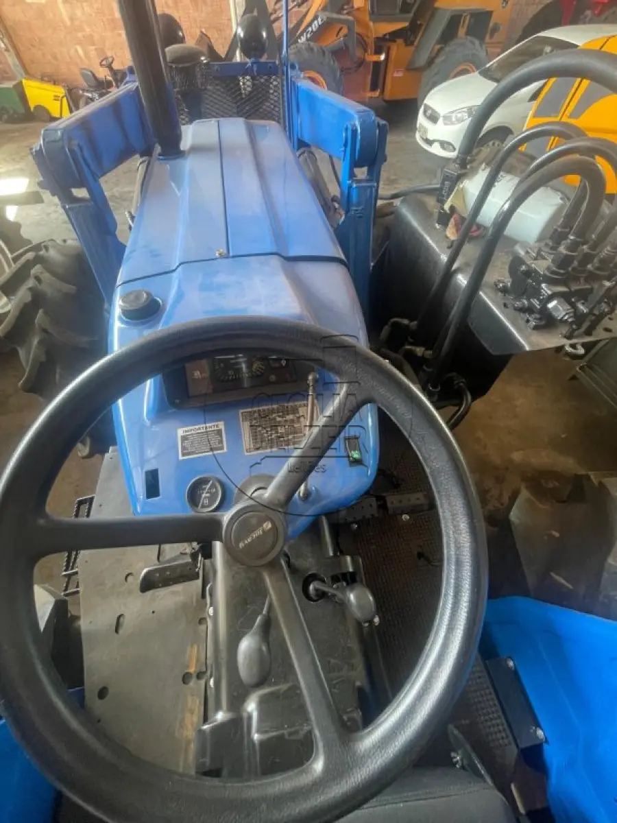 LOTE 002 - TRATOR NEW HOLLAND 7630