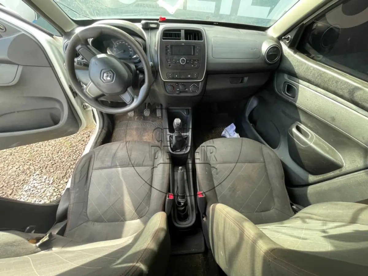 LOTE 008 - KWID ZEN 10 MT
