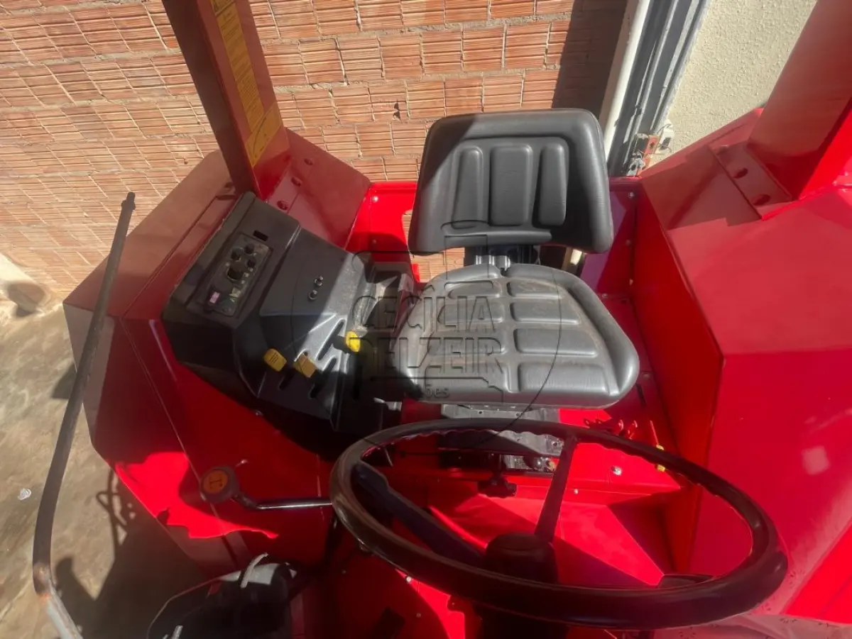 LOTE 006 - MASSEY FERGUSON 650
