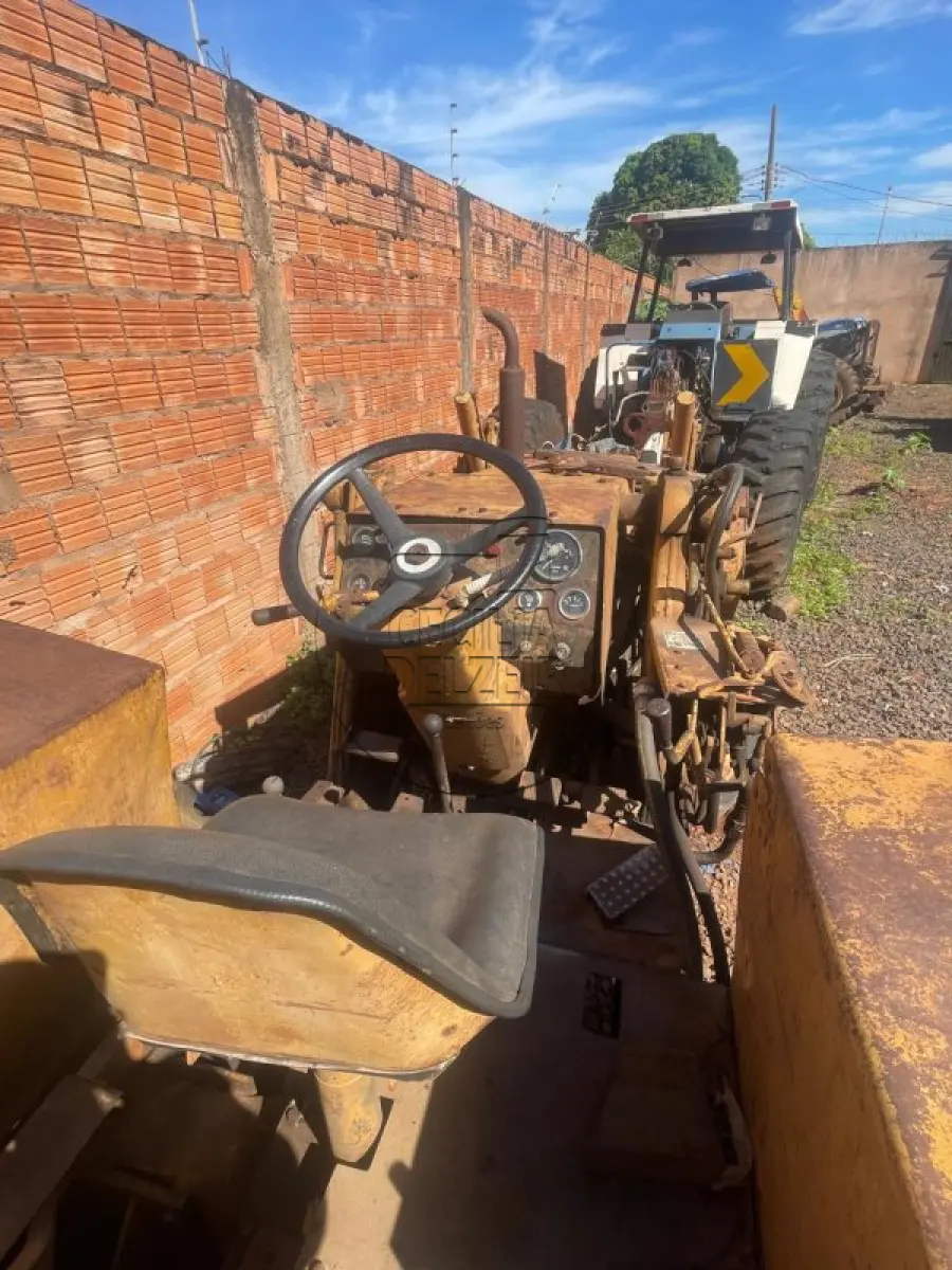 LOTE 010 - CASE RETROESCAVADEIRA 580E