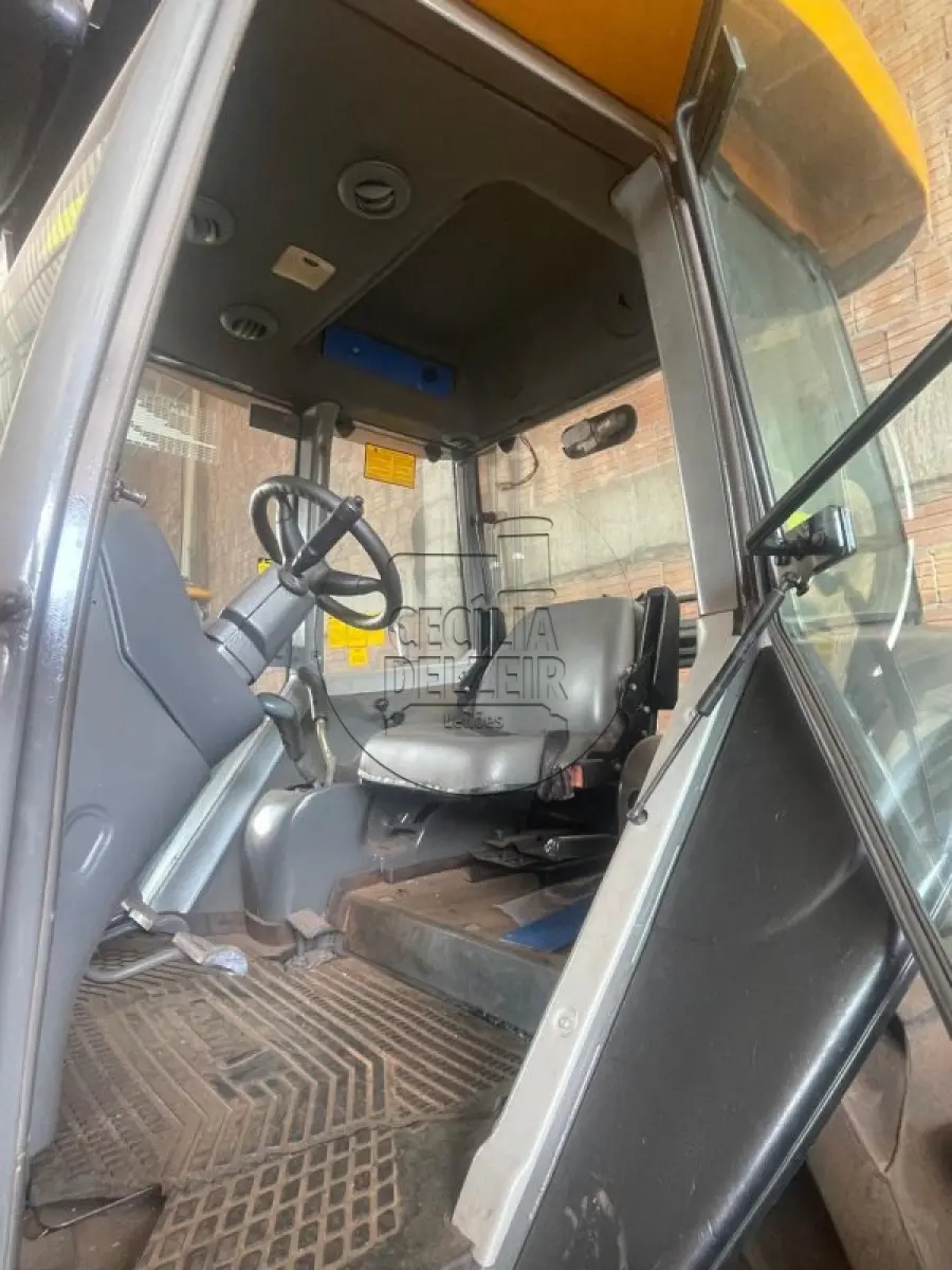 LOTE 004 - VALTRA BH 145