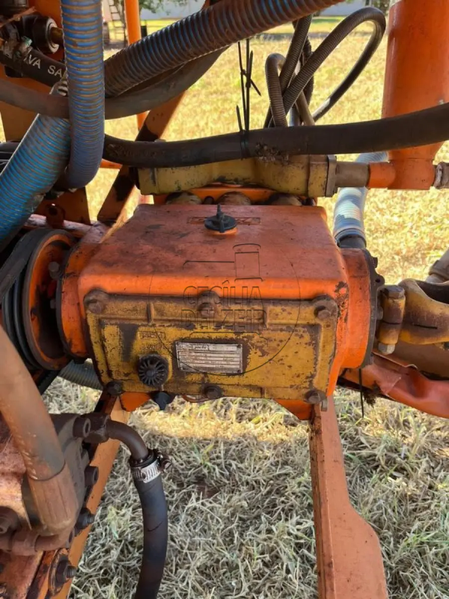 LOTE 016 - PULVERIZADOR JACTO 3000 LITROS