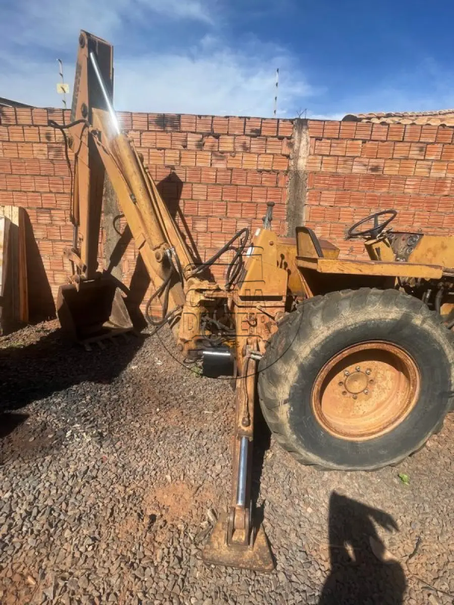 LOTE 010 - CASE RETROESCAVADEIRA 580E