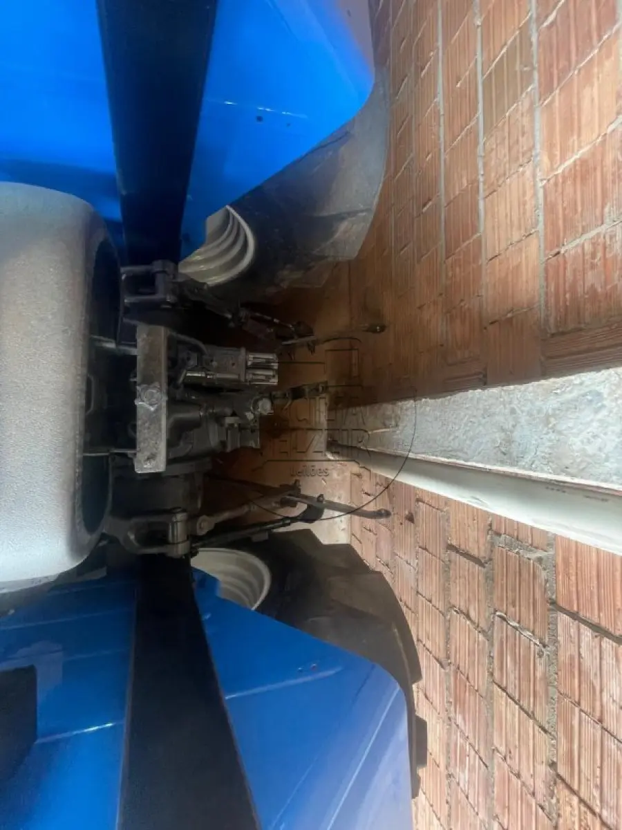 LOTE 002 - TRATOR NEW HOLLAND 7630