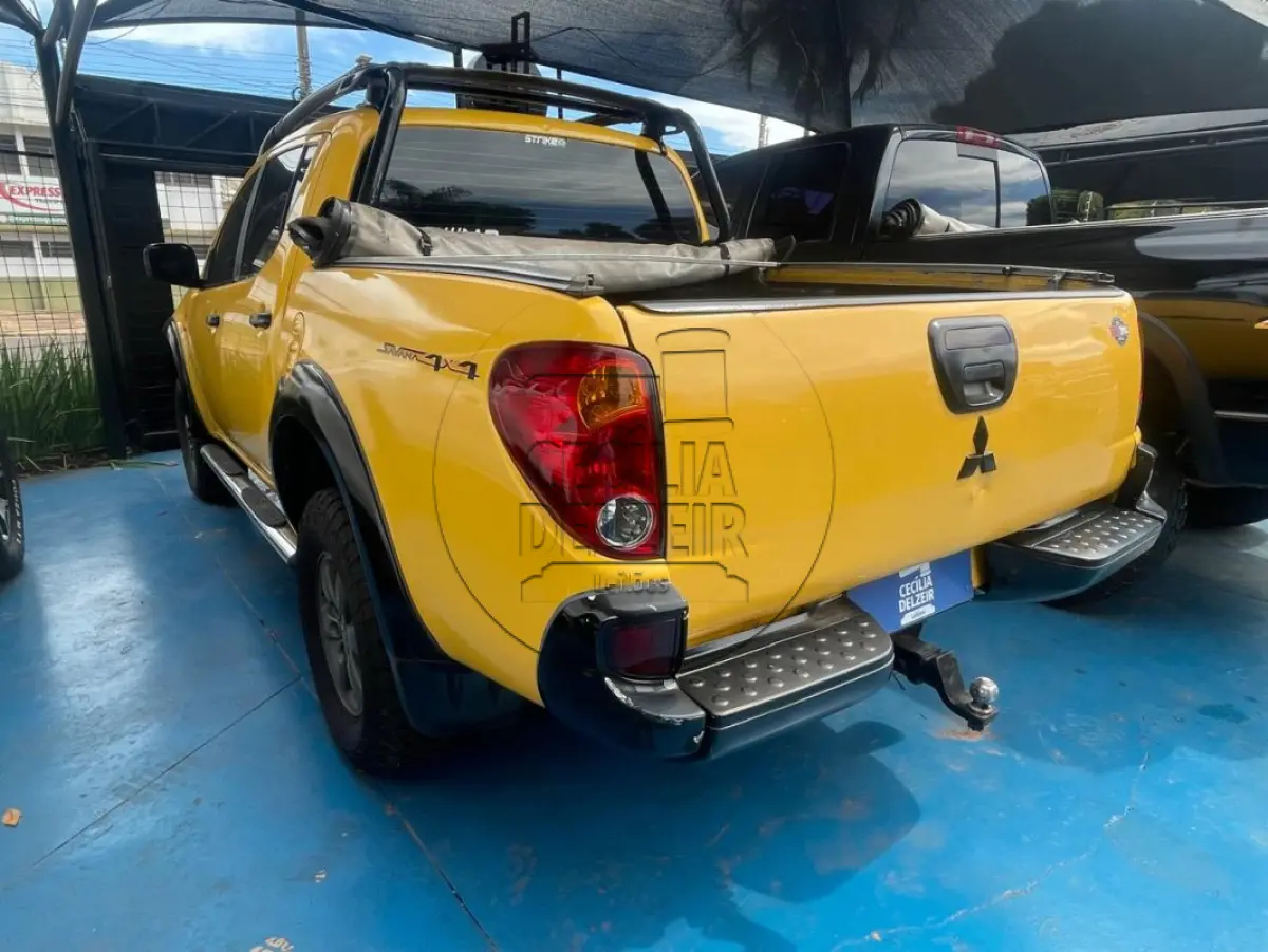 LOTE 009 - MITSUBISHI L200 TRITON SAVANA 3.2 CD TBI
