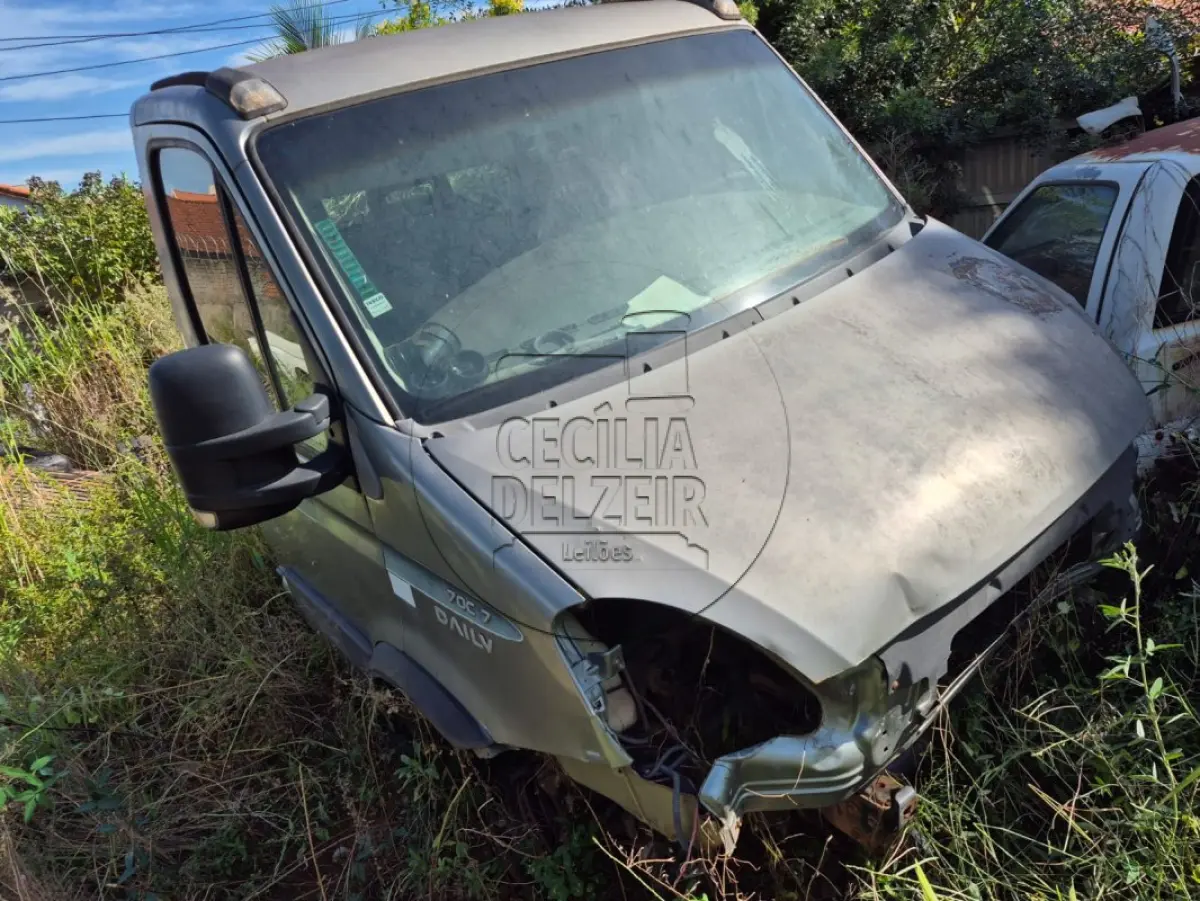 LOTE 020 - IVECO DAYLI 70C17 - SUCATA