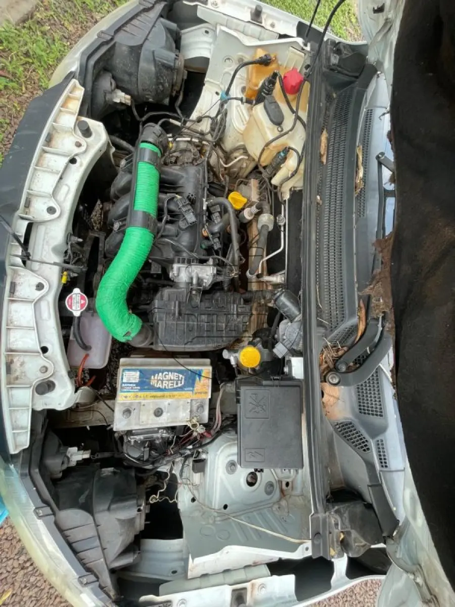 LOTE 008 - KWID ZEN 10 MT