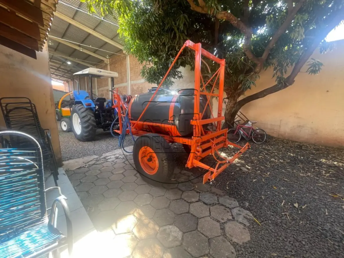 LOTE 007 - PULVERIZADOR JACTO CORAL PEC