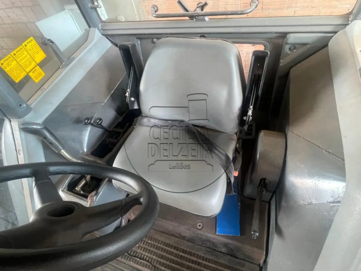 LOTE 004 - VALTRA BH 145