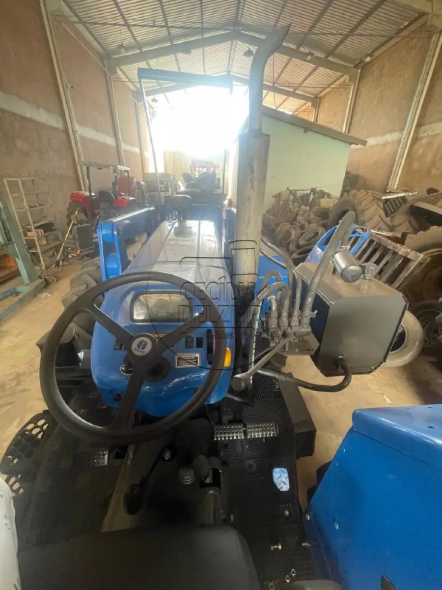LOTE 014 - NEW HOLLAND 7630
