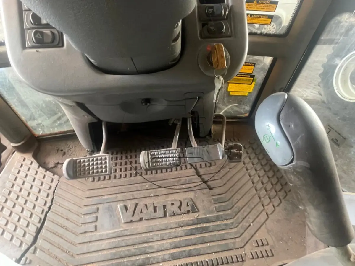 LOTE 004 - VALTRA BH 145