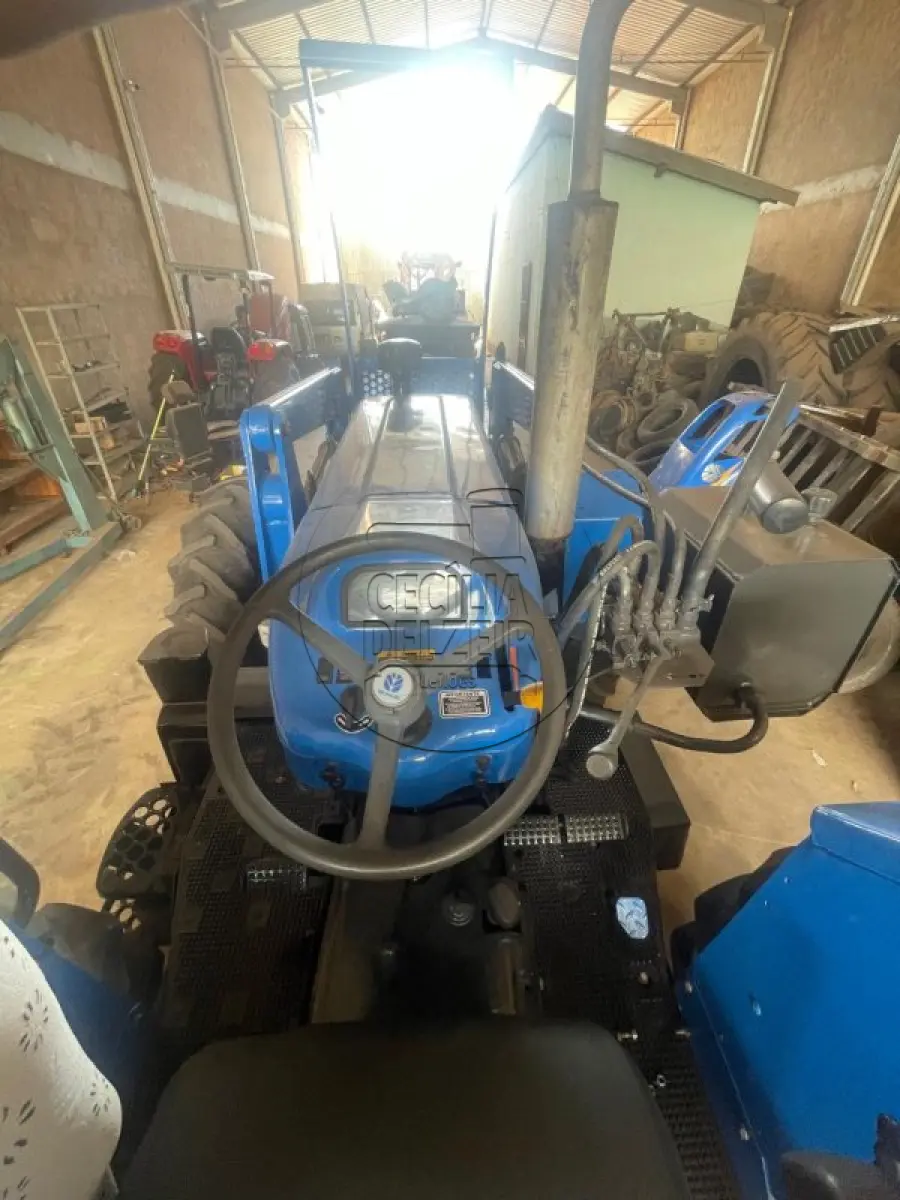LOTE 014 - NEW HOLLAND 7630