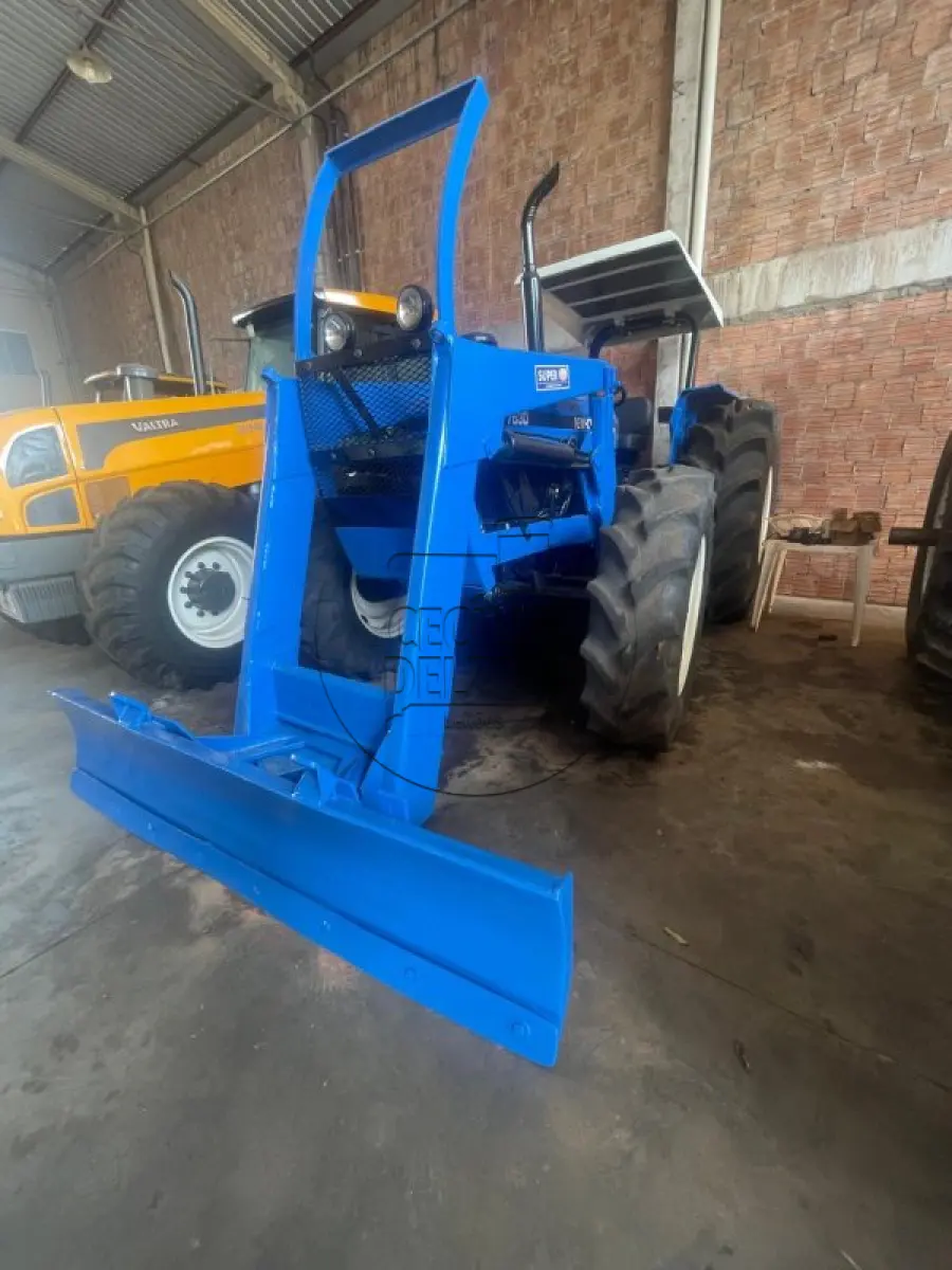 LOTE 002 - TRATOR NEW HOLLAND 7630