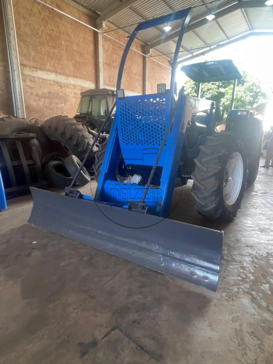 LOTE 014 - NEW HOLLAND 7630