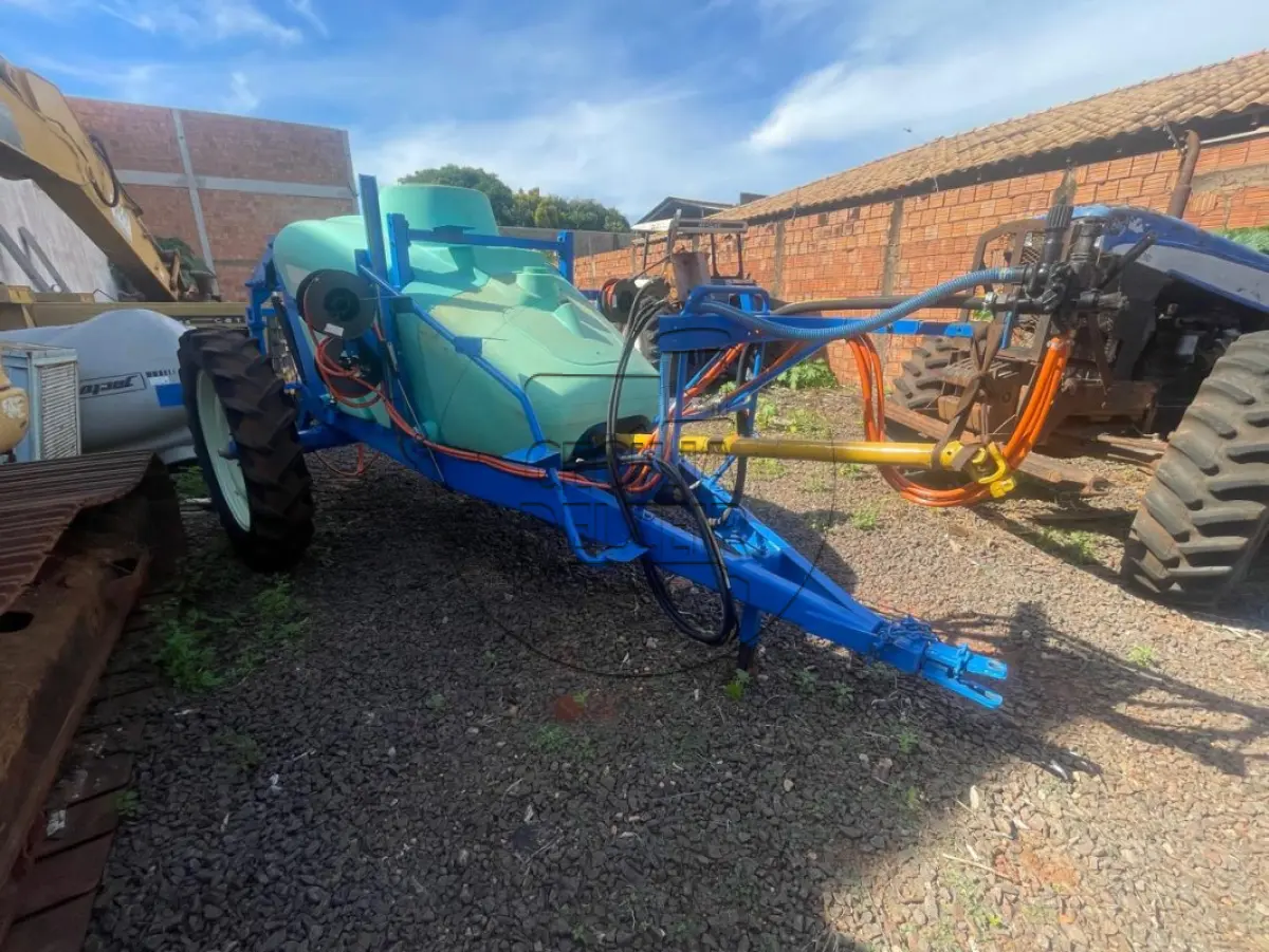 LOTE 012 - PULVERIZADOR MONTANA