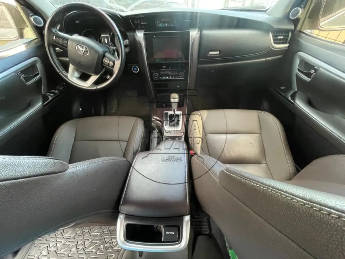 LOTE 007 - I/TOYOTA HILUX SWSRVA2HF