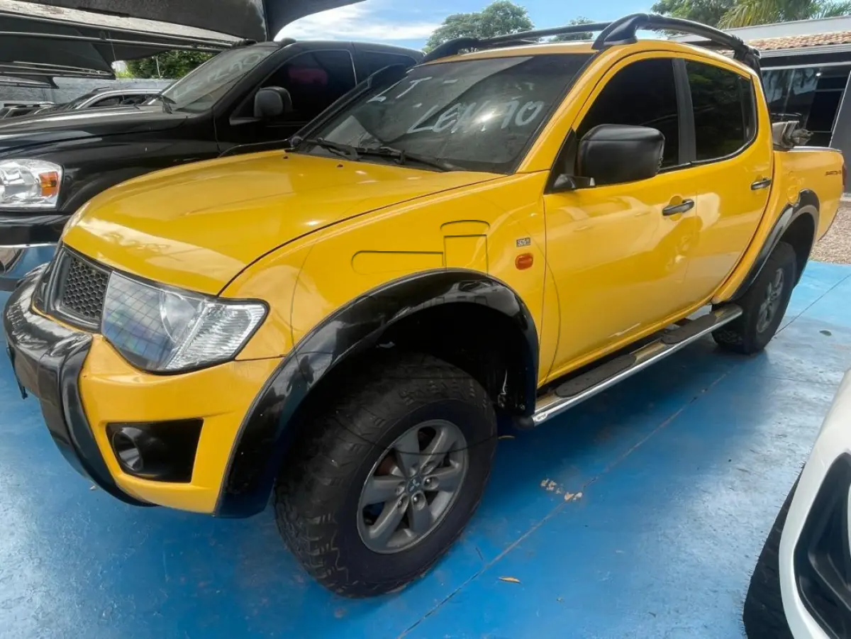 LOTE 009 - MITSUBISHI L200 TRITON SAVANA 3.2 CD TBI