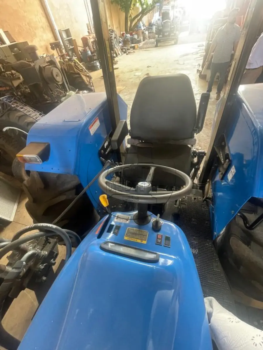 LOTE 014 - NEW HOLLAND 7630