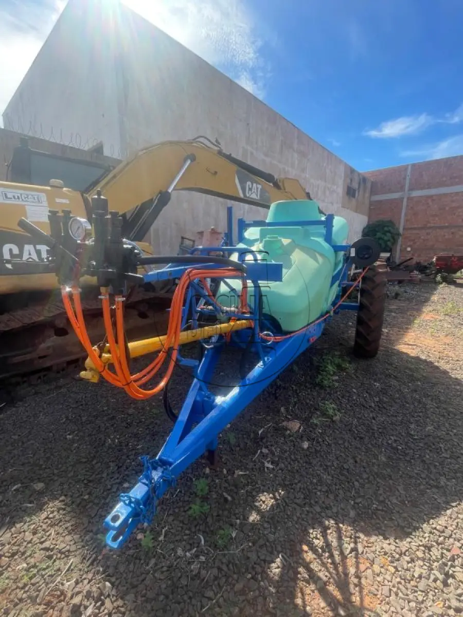 LOTE 012 - PULVERIZADOR MONTANA