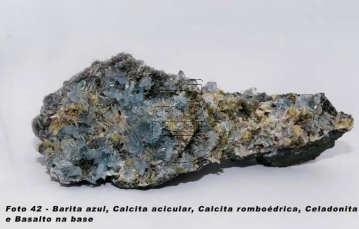 LOTE 001 - Coleção Exclusiva de Minerais e Formações Geológicas