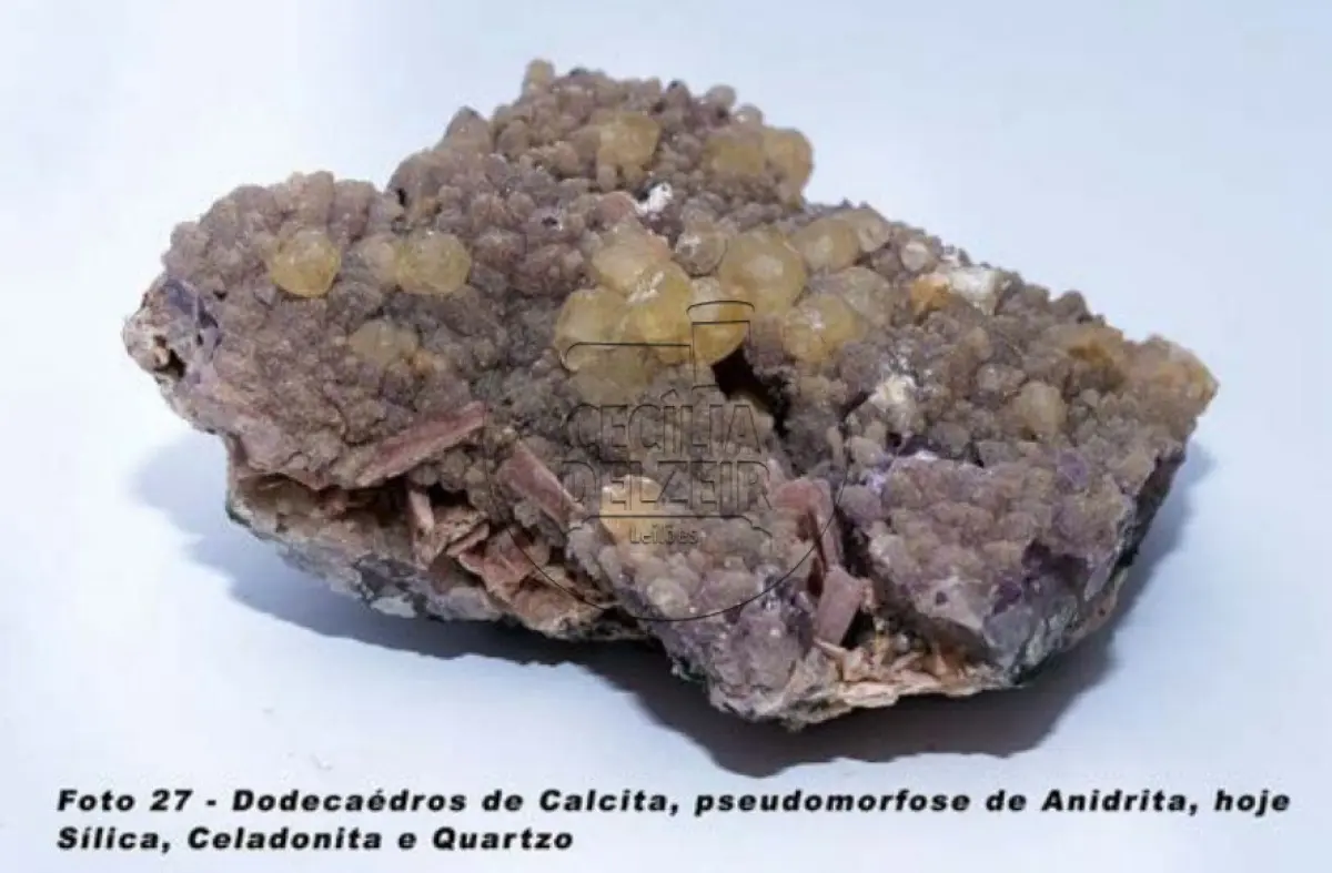 LOTE 001 - Coleção Exclusiva de Minerais e Formações Geológicas