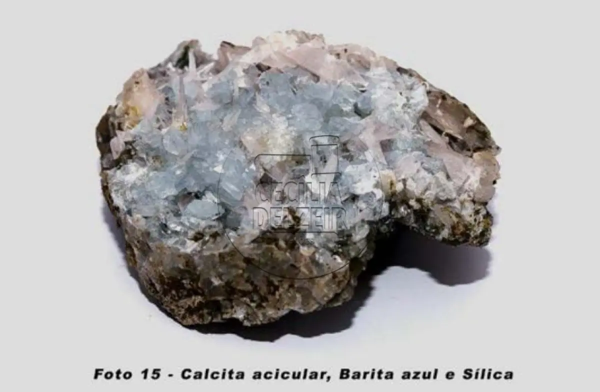LOTE 001 - Coleção Exclusiva de Minerais e Formações Geológicas