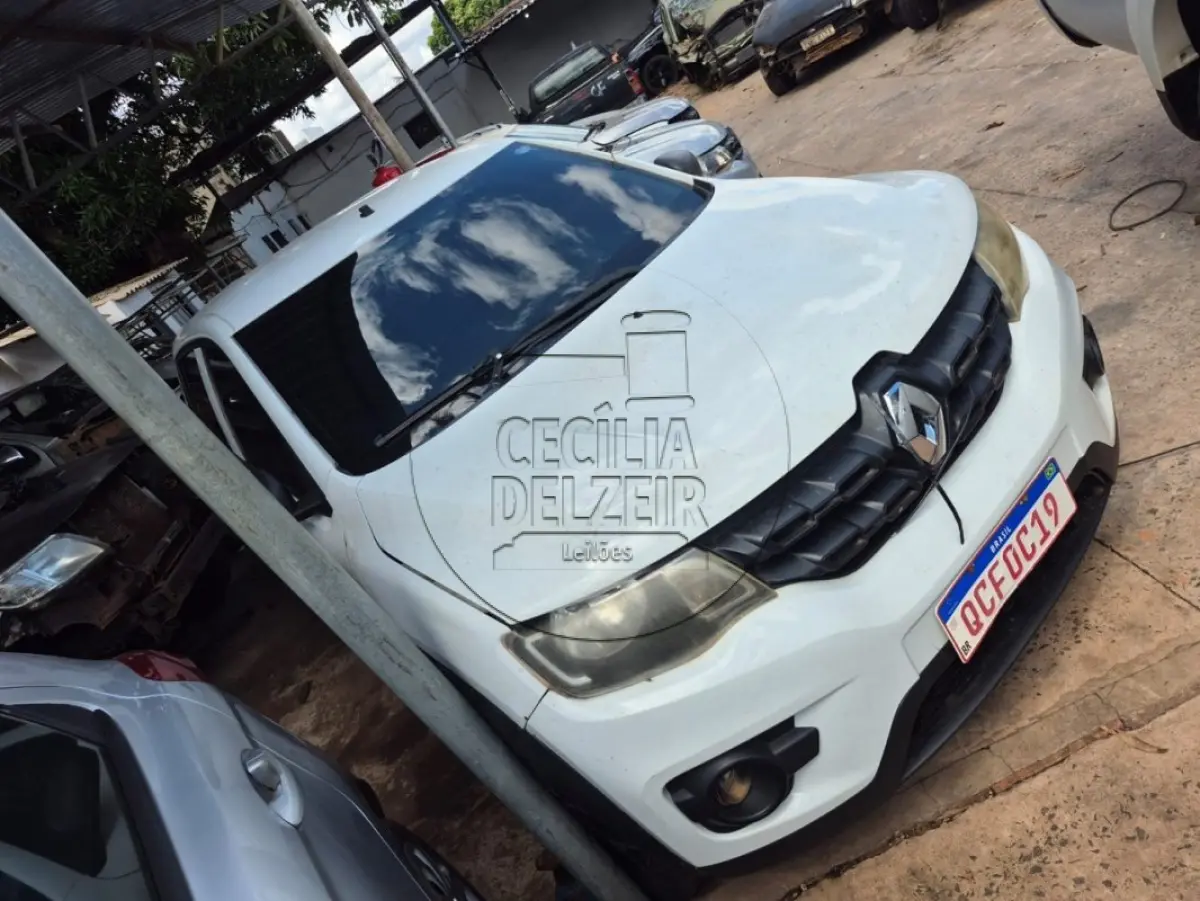 LOTE 012 - KWID ZEN 10 MT.