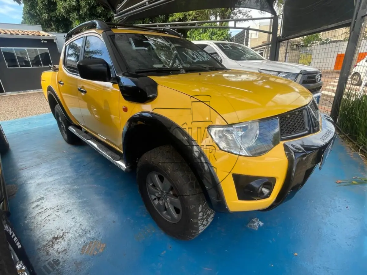 LOTE 021 - MITSUBISHI L200 TRITON SAVANA 3.2 CD TBI