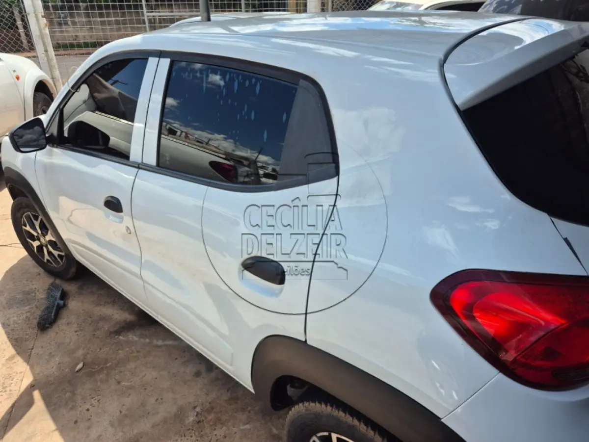 LOTE 012 - KWID ZEN 10 MT.
