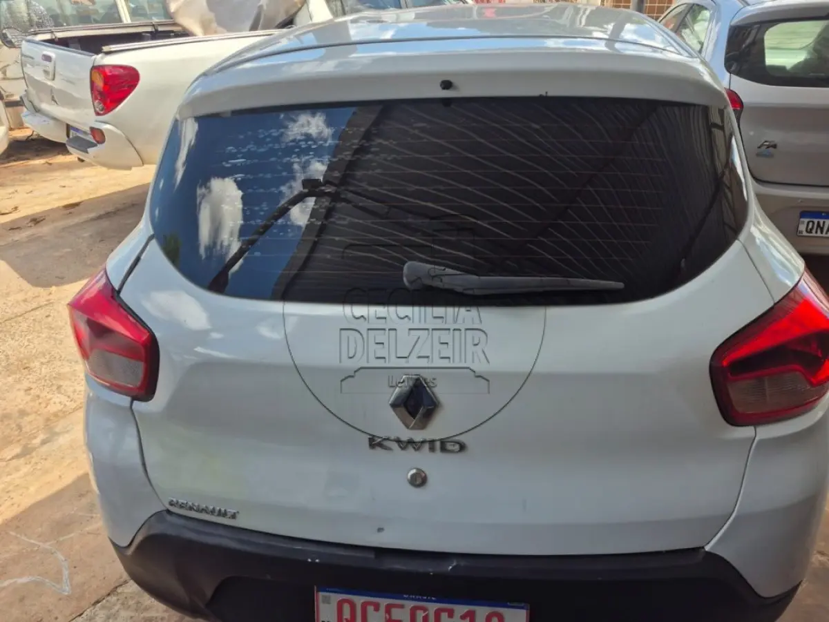 LOTE 012 - KWID ZEN 10 MT.